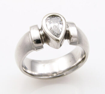 solitaire ring with diamond