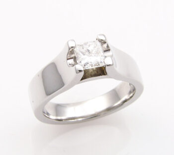 solitaire engagement ring