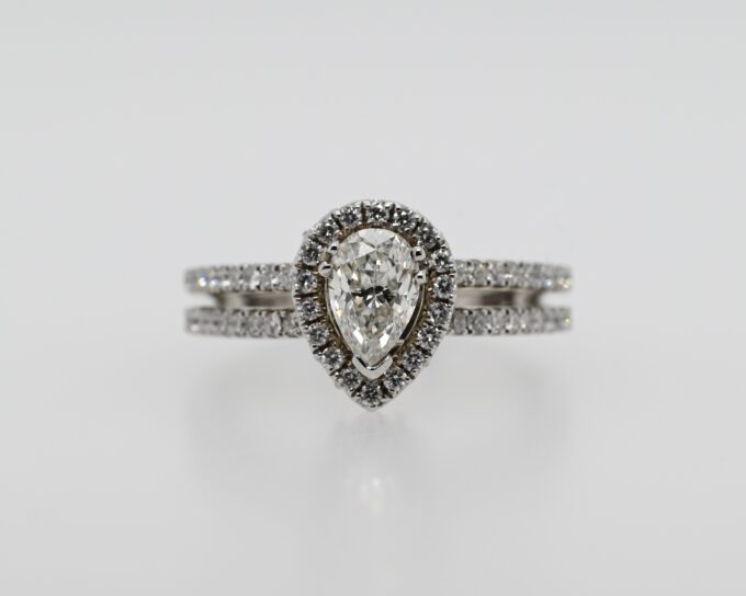18K White Gold Pear Cut Engagement Ring