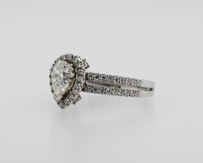18K White Gold Pear Cut Engagement Ring
